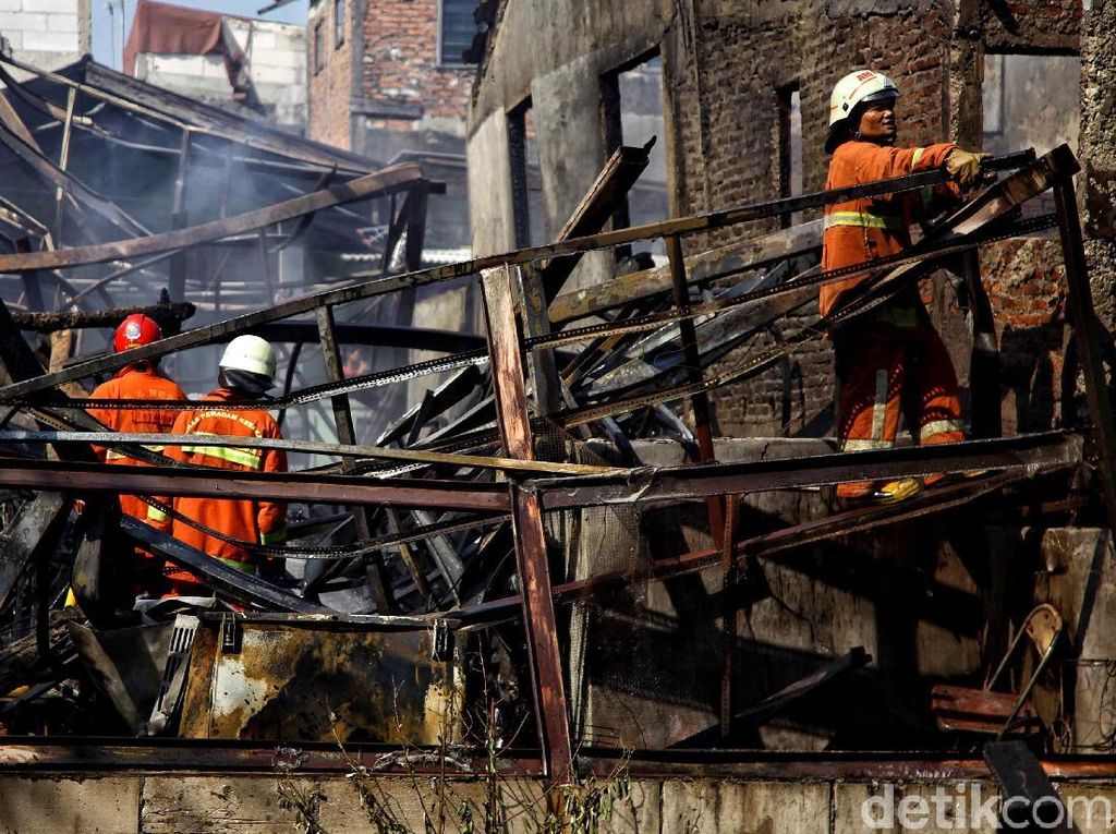 Kebakaran Lahap Pemukiman Padat di Sunter Agung